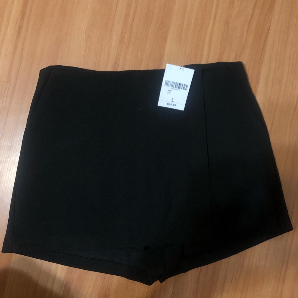 Black Skort